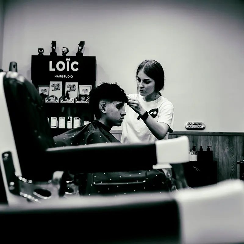 Luis y Jandro cortando el pelo